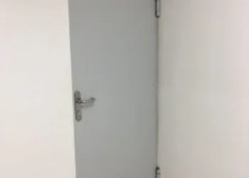 Puerta de Seguridad Antiflama Clinica Indisa