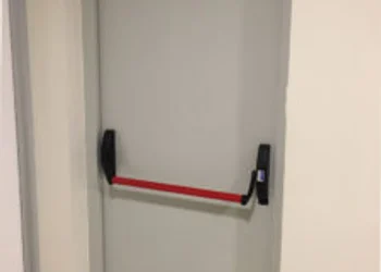 Puerta de Seguridad Antiflama Clinica Indisa
