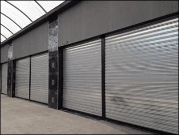 Cortinas metálicas lisas