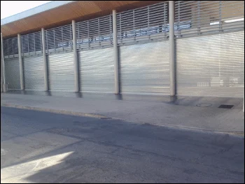 Cortina metálica microperforada